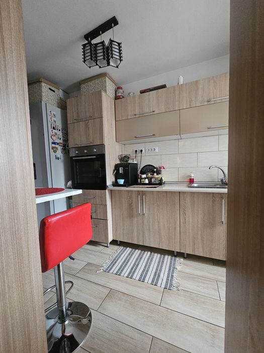 Apartament 3 camere, Cetate, etaj intermediar