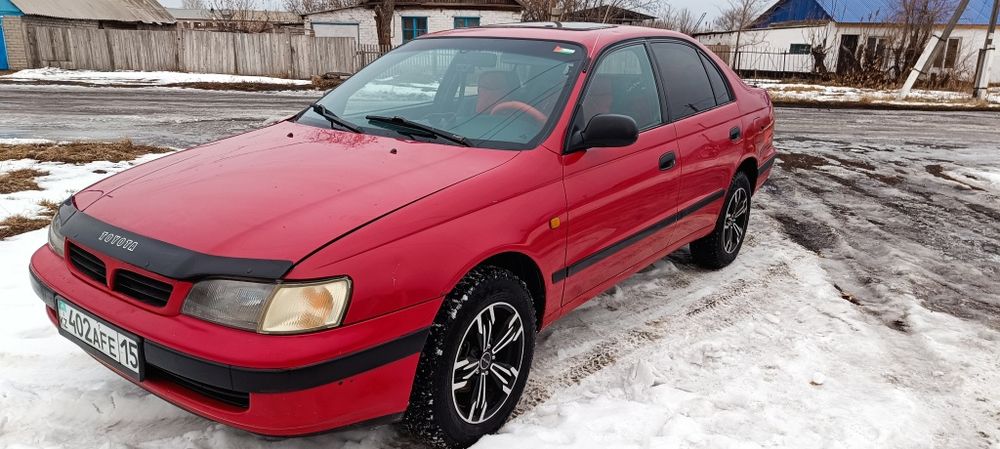 Тойота Карина Е седан