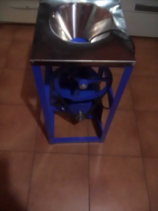 masina macinat carne nr 32 cu motor de 3kw