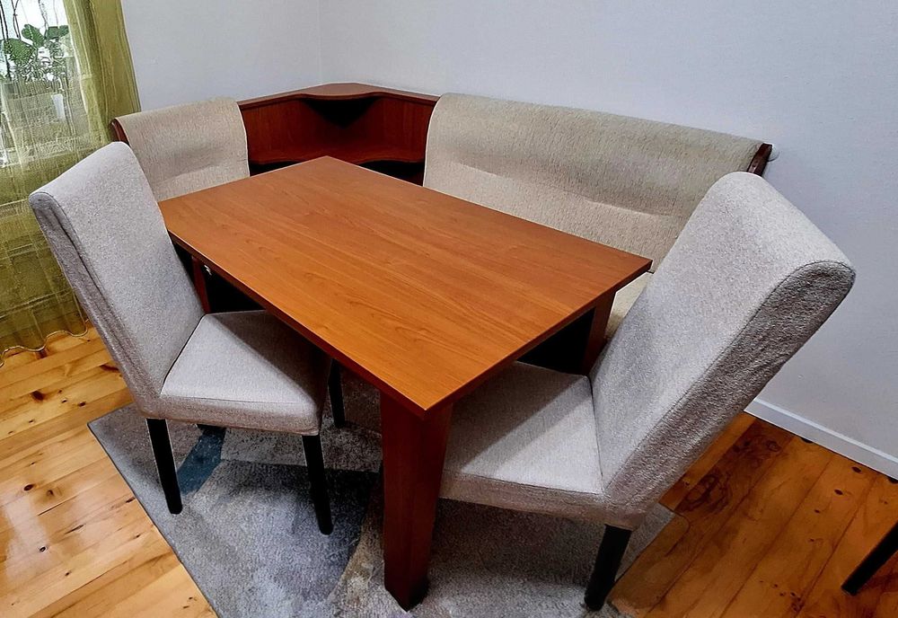 Vand coltar  masa si scaune de bucatarie comoda tv