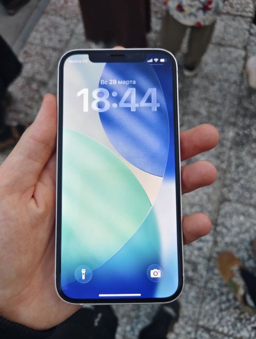 Обмен либо продажа айфон 12
