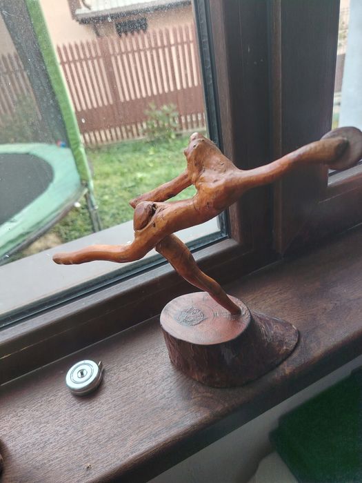 Statueta unicat din lemn
