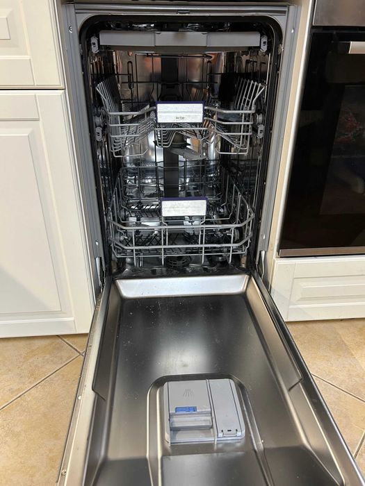 Съдомиялна Beko DIS48120 за части - отлични кошници и помпа