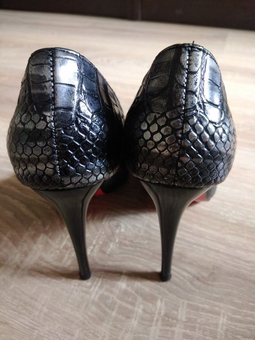 Дамски обувки с ток