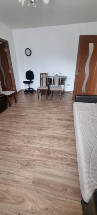 2 camere centru etaj 1