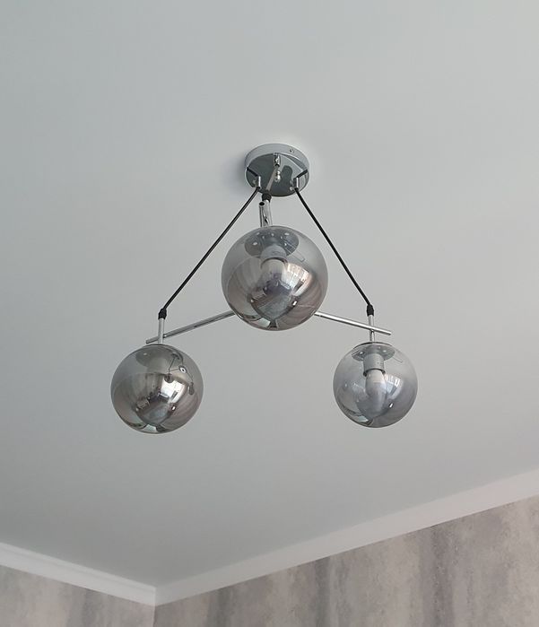 Стильная люстра на 3 плафона