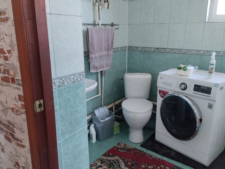 Срочно.продается частный дом, в центре Красного Яра.ыбырая дом 17.