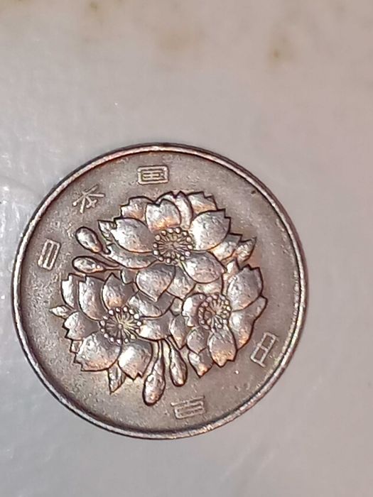 продам монету  100 иен