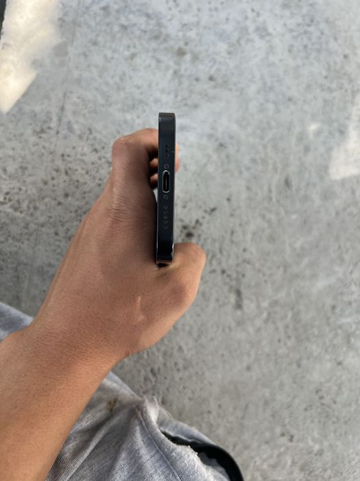 iPhone 16 e ideal holatda