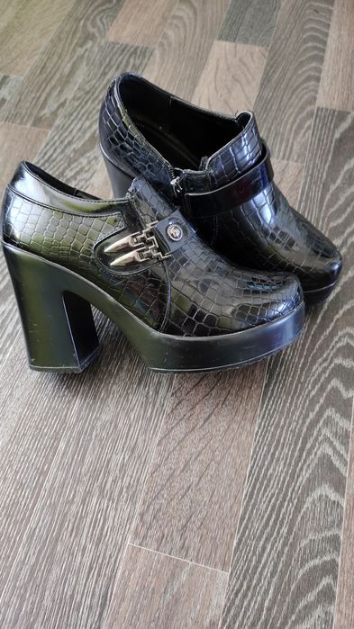 Полуботинки женские 37 размера