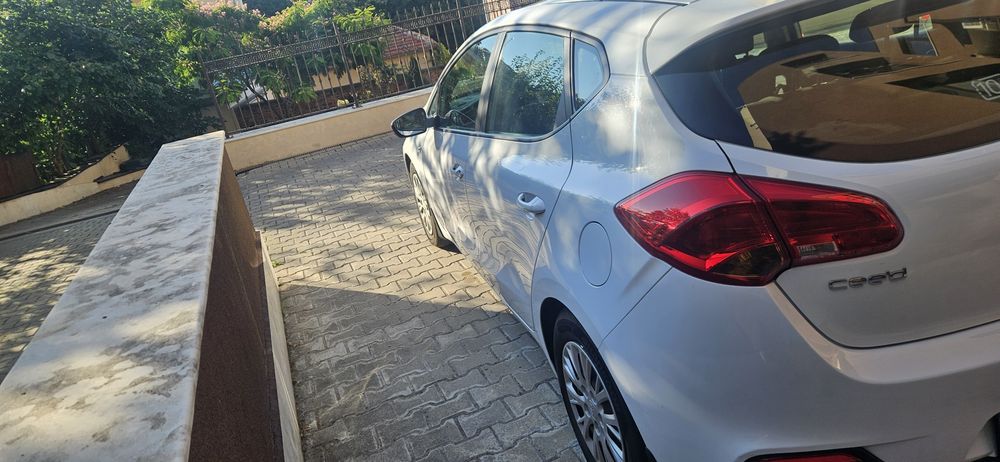 Kia ceed 1.4 бензин купена от България  169700 км. Сервизна книжка