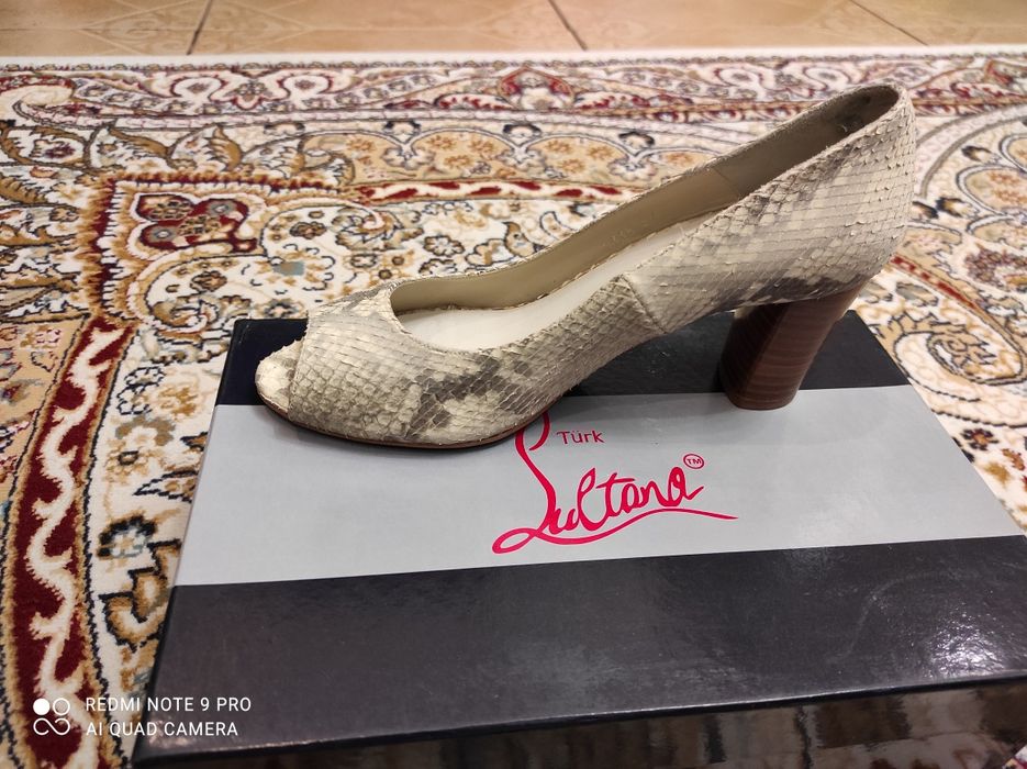 Продам женские туфли