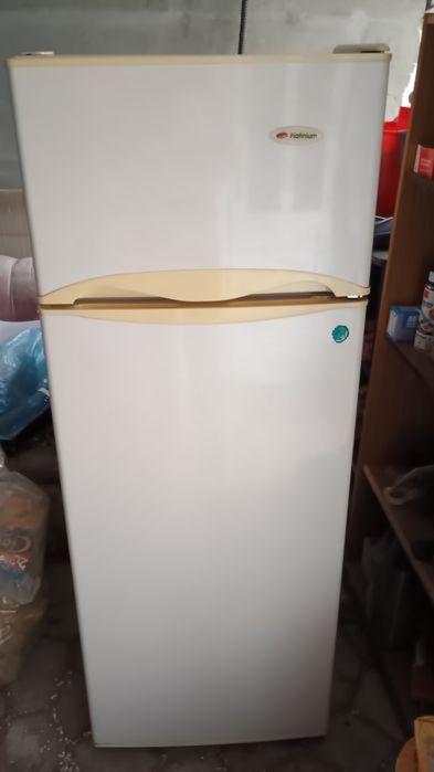 Frigider cu congelator Platinium