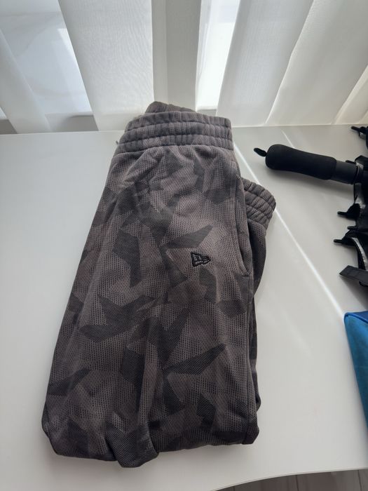 Pantaloni Sport New Era