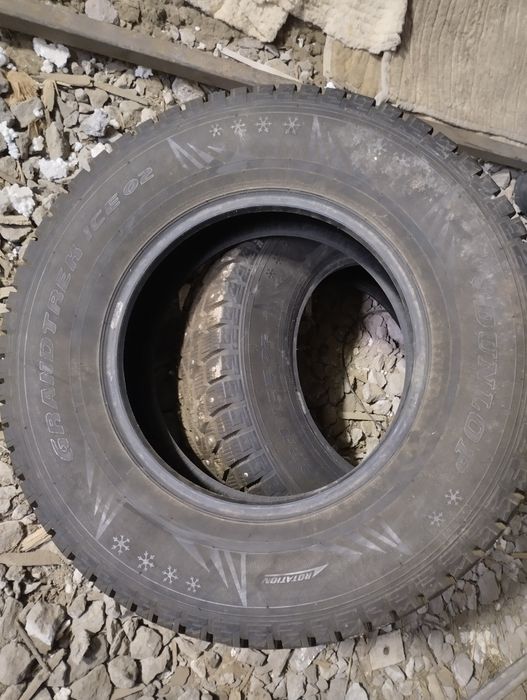 Продам шины зимние Дунлоп