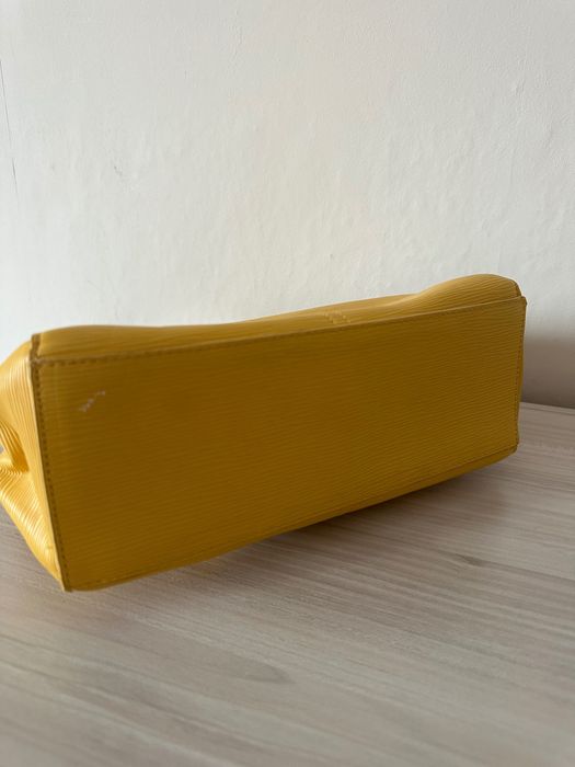 Нова Жълта чанта- естествена кожа