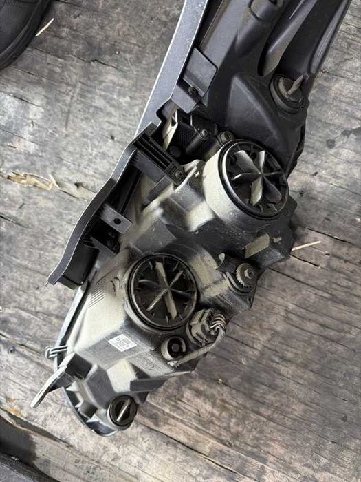 Фара передняя Hyundai Sonata LF