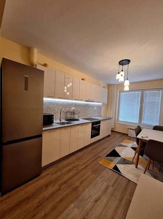 Тристаен, под наем, Център-ЦУМ