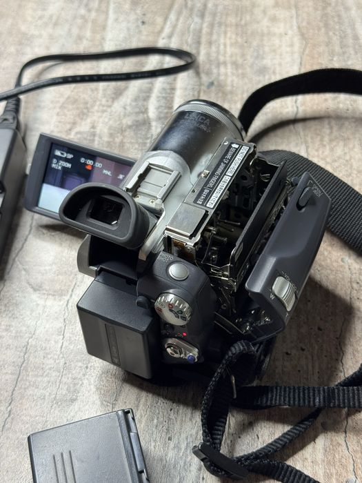 Видеокамера Panasonic 3CCD (Leica) — MiniDV, рабочая