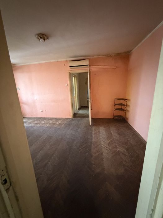 Apartament 2 camere, necesita renovare totala – lângă Liceul Pedagogic