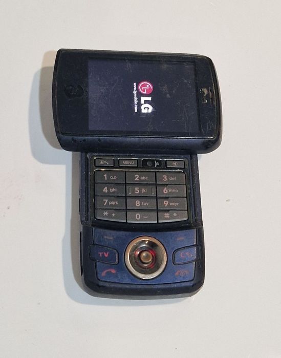Telefon pentru piese sau colecție.  Necesita deblocare .