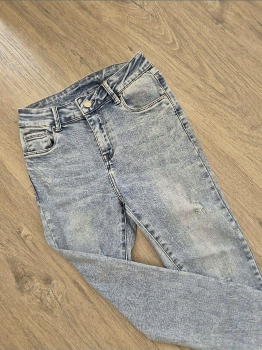 Дамски дънки в отлично състояние