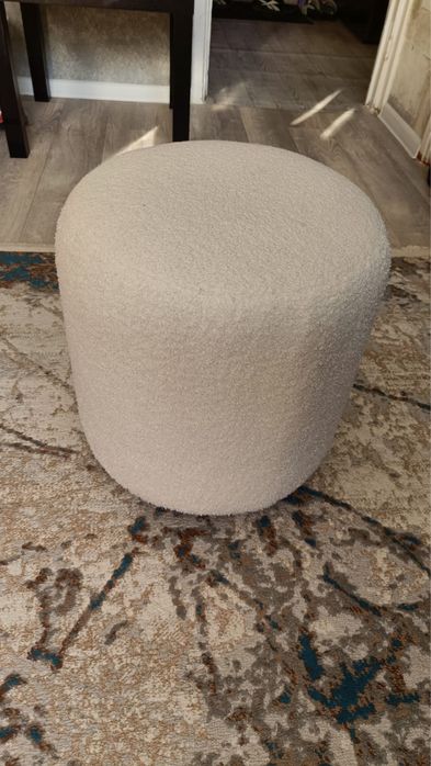 Продам пуф белый
