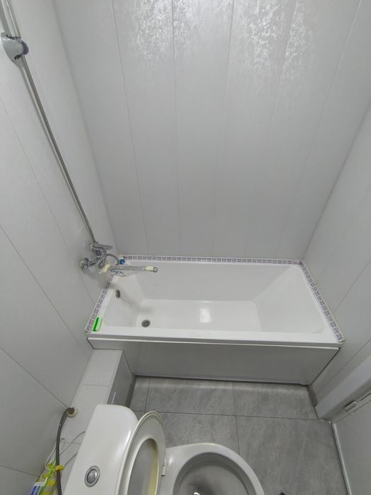 Спутник 8. Дом 32 квартира 6.  1 ком квартиру с ремонтом . 2/2 акфа.