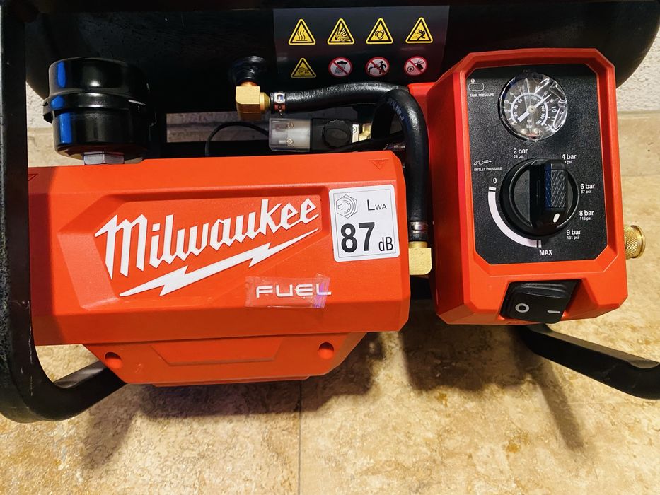 Milwaukee compresor M 18 FAC