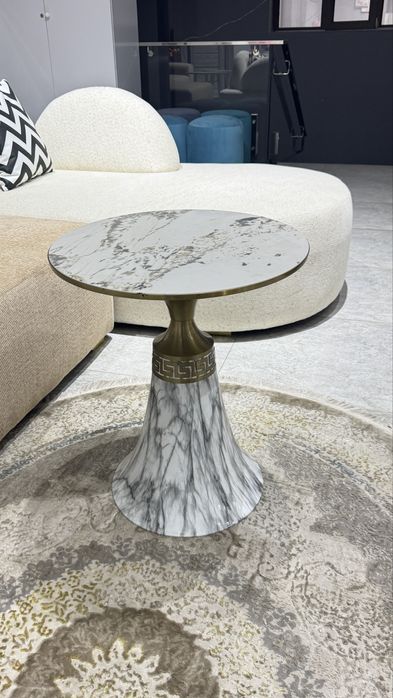 Столики.Дешево .продаются журналные столики