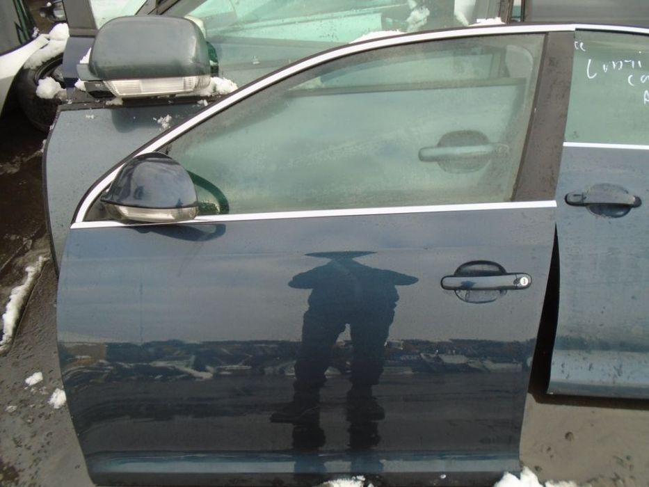Usa stanga fata Volkswagen Jetta din 2005 fara anexe
