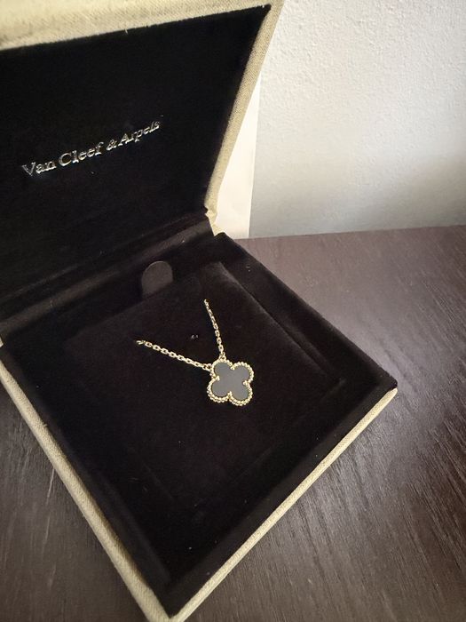 Колие Van Cleef с черен оникс