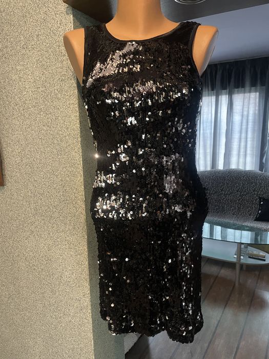 Елегантна рокля с пайети