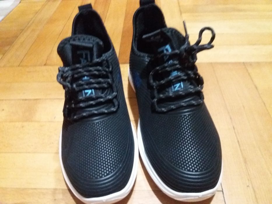 Продаются Кроссовки Мужские