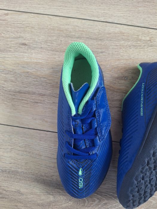 Детски маратонки за футбол !