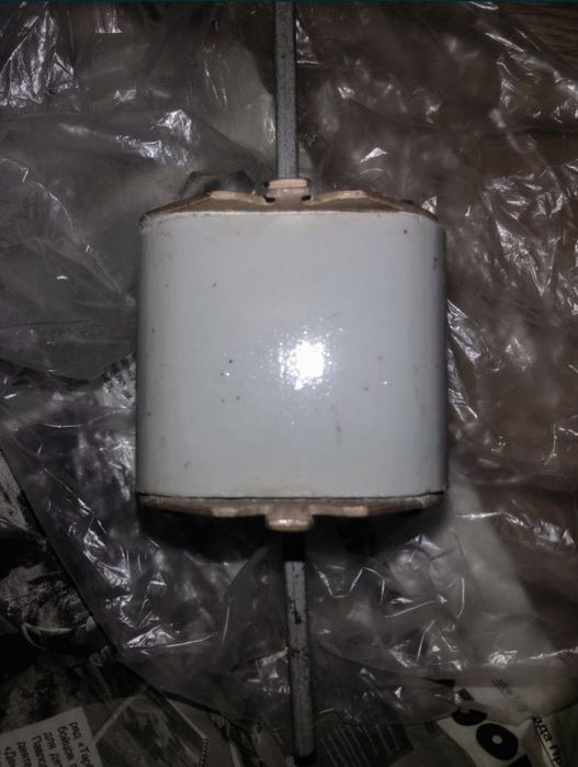 Предохранители  600 А , 400 А