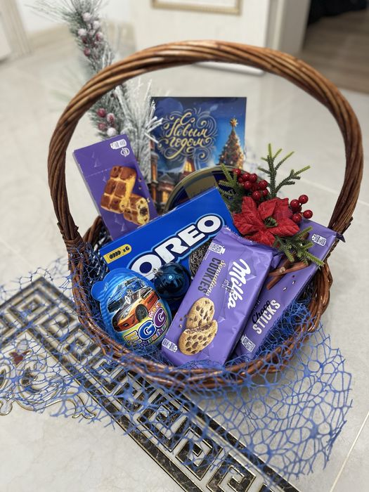 Корзина со сладостями