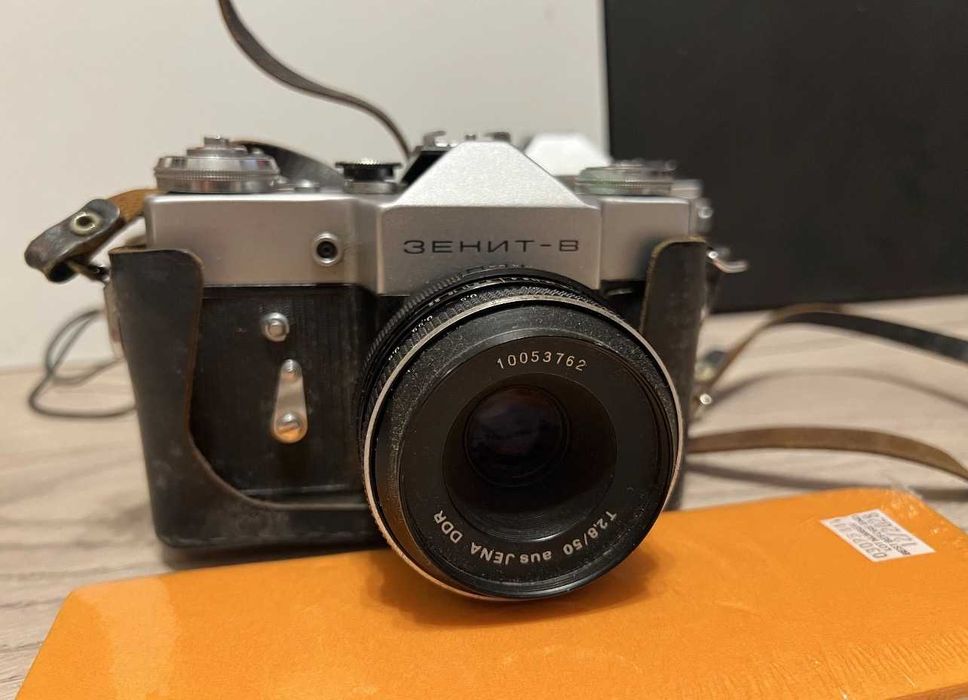 Aparate foto vintage Zenit si Praktica