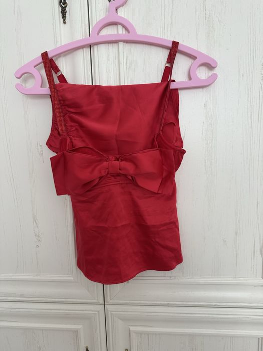 Гащеризони и пижами Victoria's Secret, цена 25 евро.