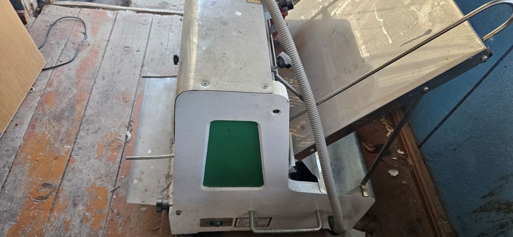 Хлеборезка электрическая