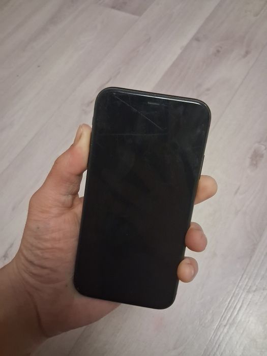 Продам Айфон 11  без каропка