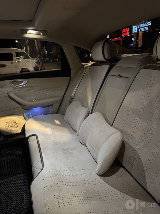 Водитель со своим авто Roewe