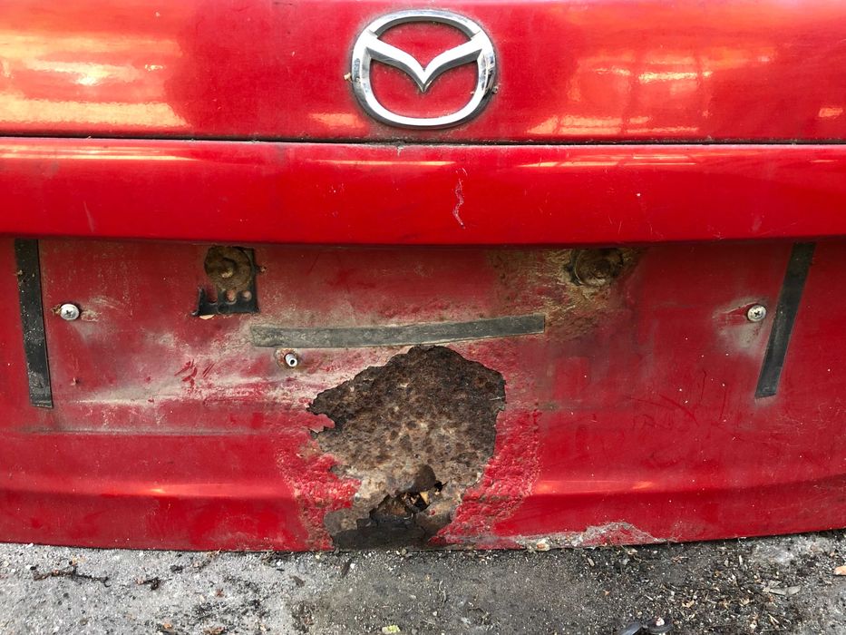 Заден капак Mazda 323 F Bj 1999г