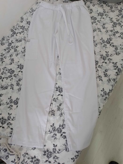 Costum medicaL de dama , firma IBA ,  alb , mărimea L, nou