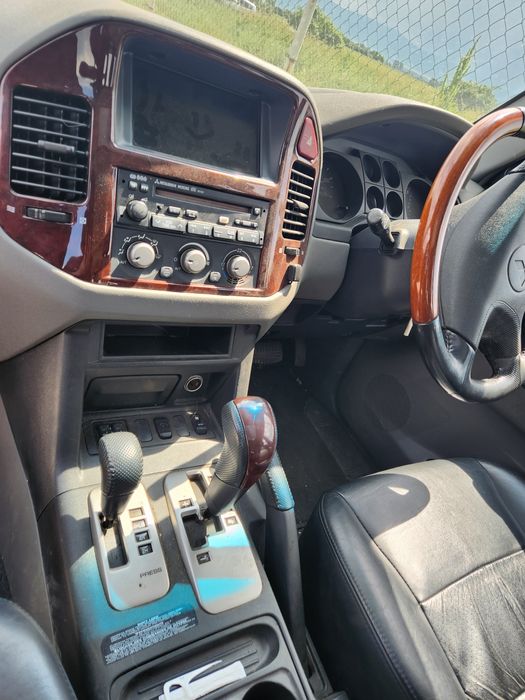 За Части Mitsubishi Pajero 3.2 did  2006 година