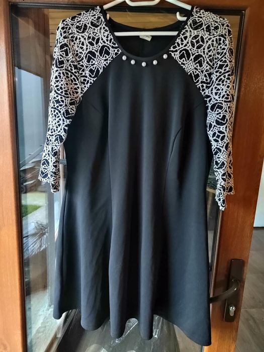 Различни дамски рокли