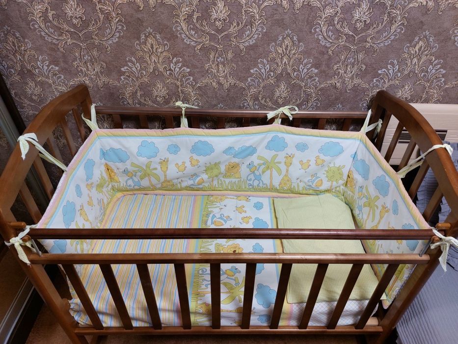 Продам детскую кроватку с матрасом