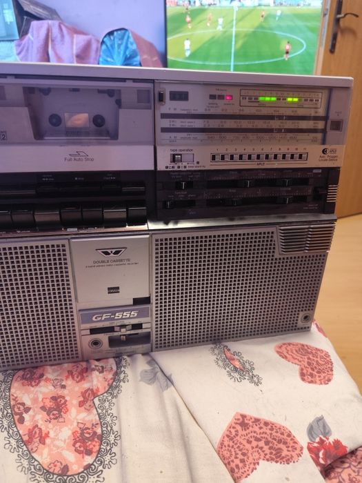 Vând Radiocasetofon Sharp GF 555 in stare foarte bunaoarte buna
