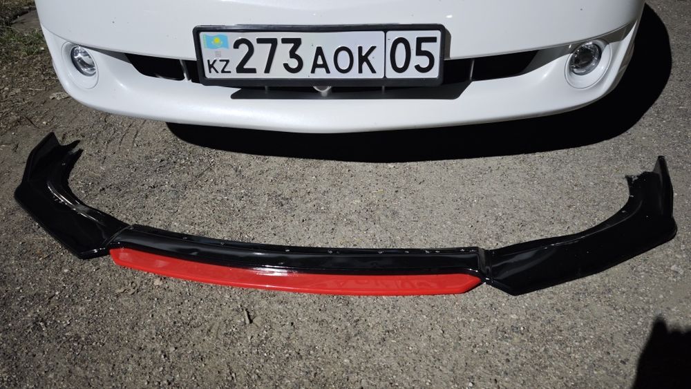 Универсальная накладка (губа)  на бампер  и пороги