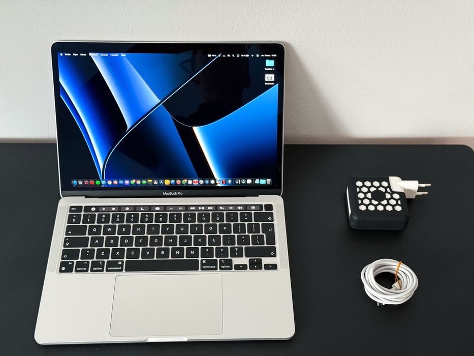 MacBook PRO M1 13 inch | 8GB Ram | 256 GB Full Box - stare foarte bună